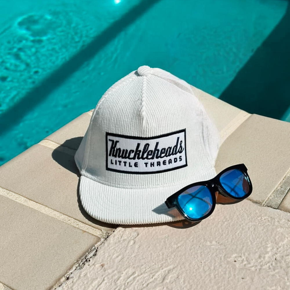  The Maui Blue sunglasses feature a sleek, redesigned frame with a Black finish. The temples showcase the iconic Knuckleheads logo, adding style and attitude. The lenses have a captivating blueish tint. These sunglasses offer excellent quality, one size fits all, and come delivered in a fabric pouch with UV protection.